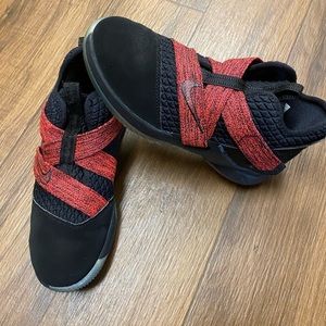 Nike youth boys Lebron Soldier XII. Athletic shoes size 2